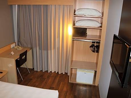 Accessible standard room with 1 double-size bed