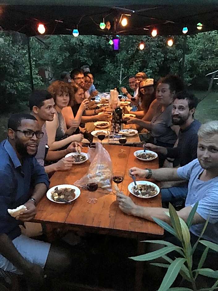 Balazs Guesthouse - in a green area, with our own garden - next to Metro 4 station