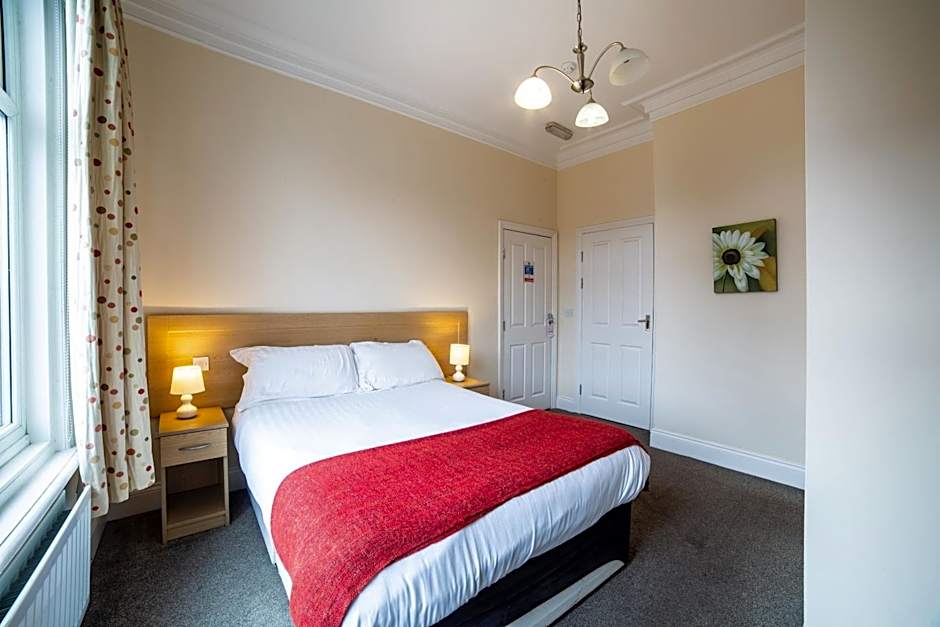 OYO The Douglas Hotel