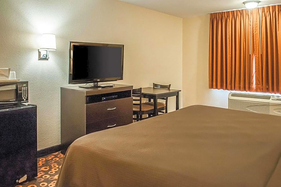 Econo Lodge Inn & Suites Santa Fe