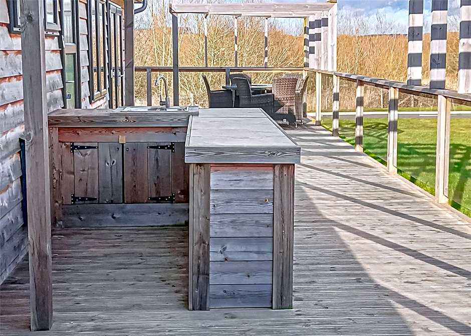 Cherry Bird Lodge Escape