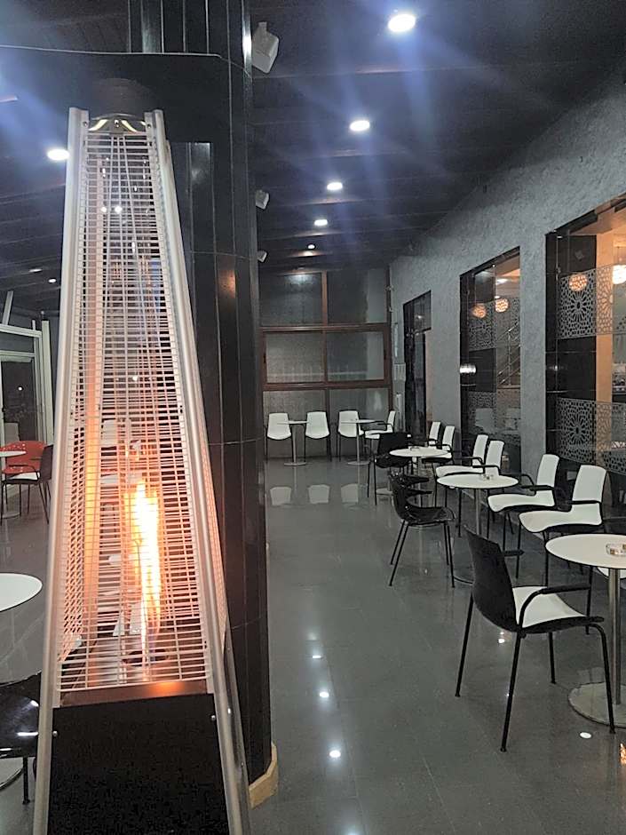 ZELLAKA hôtel & café