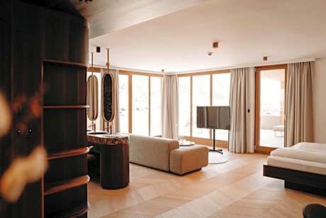 Deluxe Suite with Spa Bath