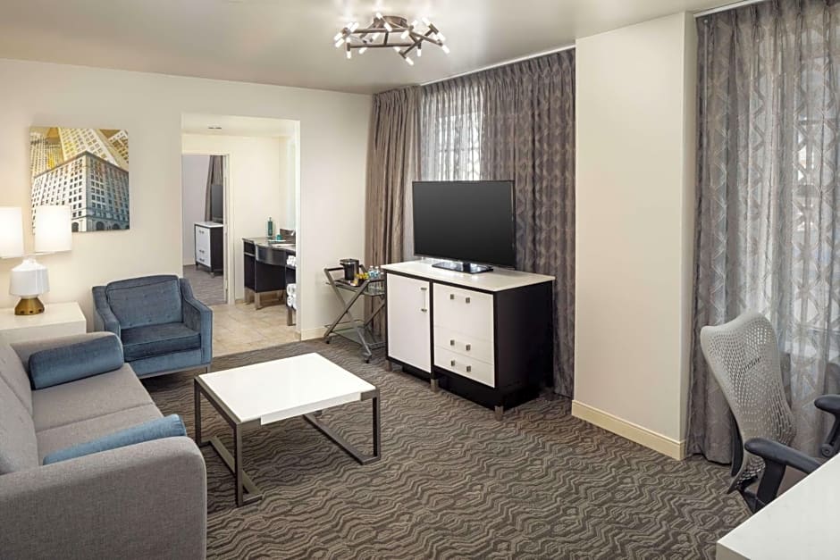 DoubleTree Suites by Hilton Hotel Detroit Downtown - Fort Shelby