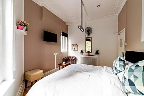 Double or Twin Room with Shared Bathroom