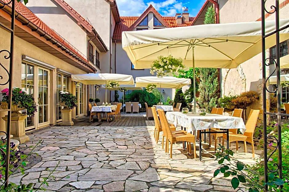 Villa Estera - Hotel & Restauracja