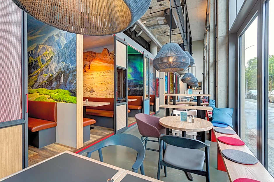 Schulz Hotel Berlin Wall at the East Side Gallery