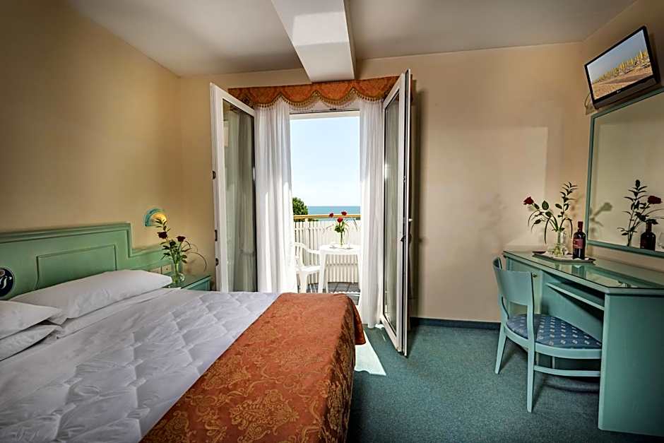 Salus Smart & Chic Hotel