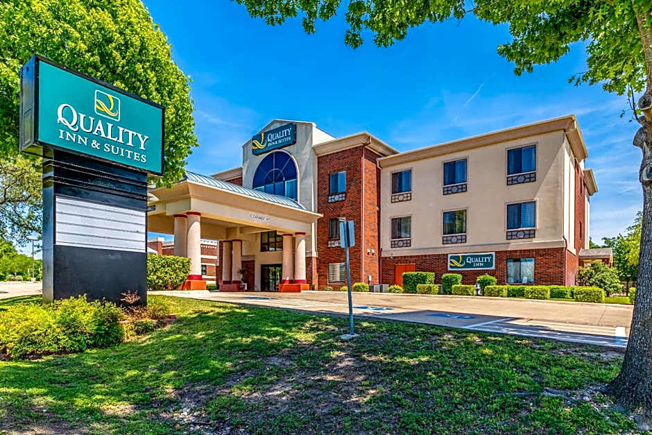 Photo 1 of 48 of Quality Inn & Suites Lampasas