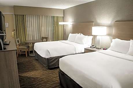 Standard Queen Room with Pool Access