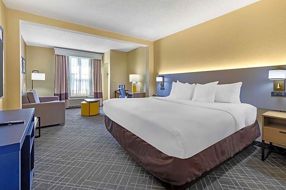 Comfort Suites Hanes Mall