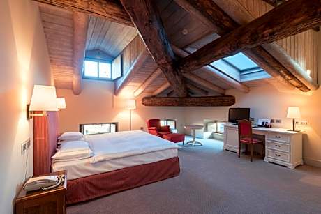 Superior Family Room with One Queen Bed and Two Single Beds - Non-Smoking