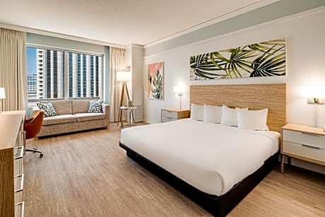 Limited View King, Roll-In Shower