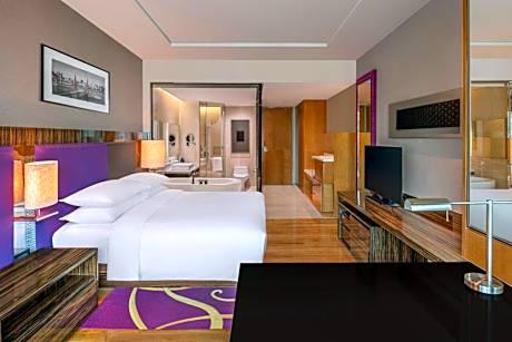 Deluxe Room, King Bed