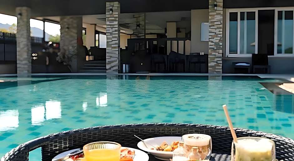 Ratana Hotel Chalong
