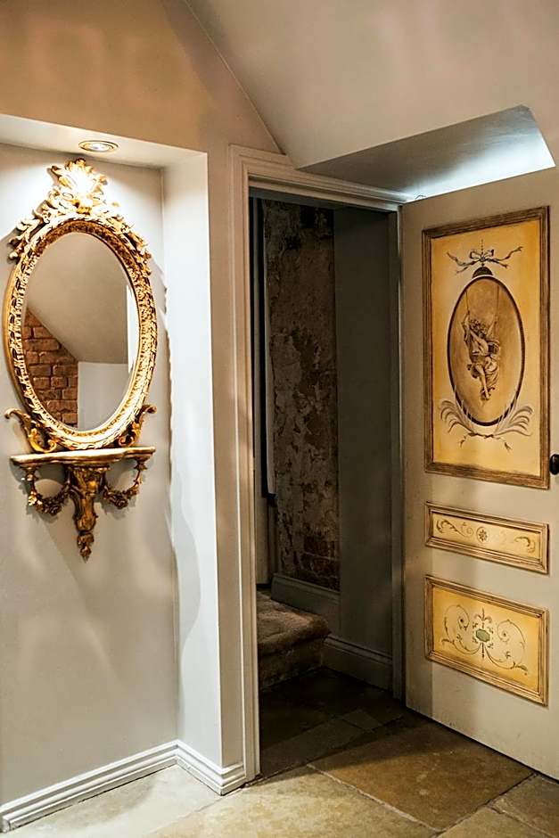 Le Petit Chateau & William de Percy