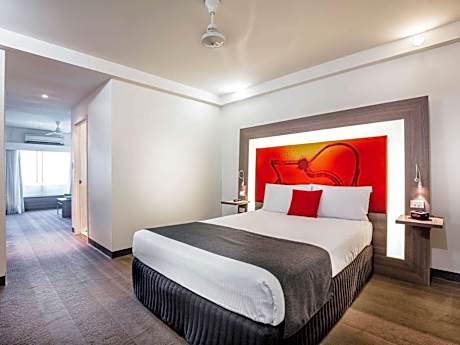 Junior Suite 1 King Bed