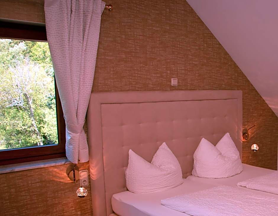 Photo 1 of 11 of Double Room