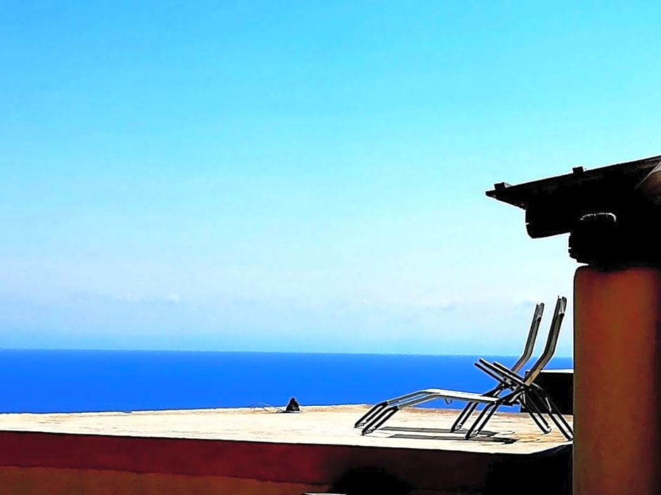 Alicudi Giardino dei Carrubi- al gradino 365