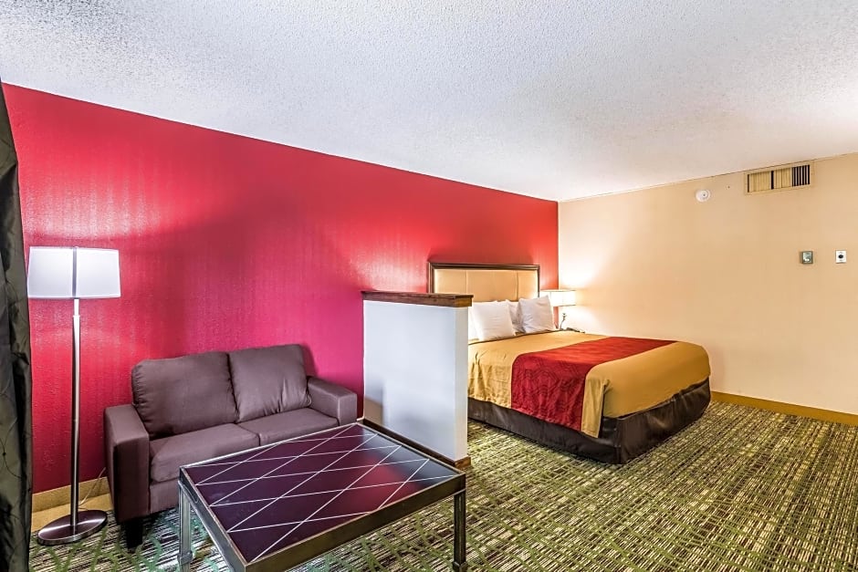 Rodeway Inn & Suites