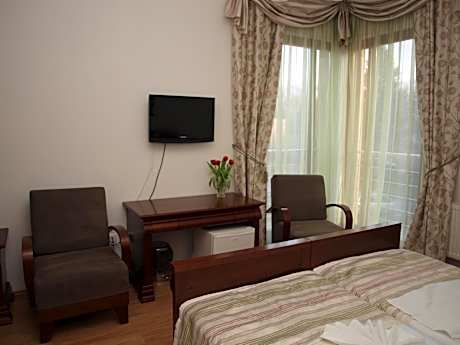 Double or Twin Room with Air Conditioning