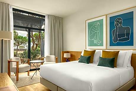 Premium King Room with Garden View and Access