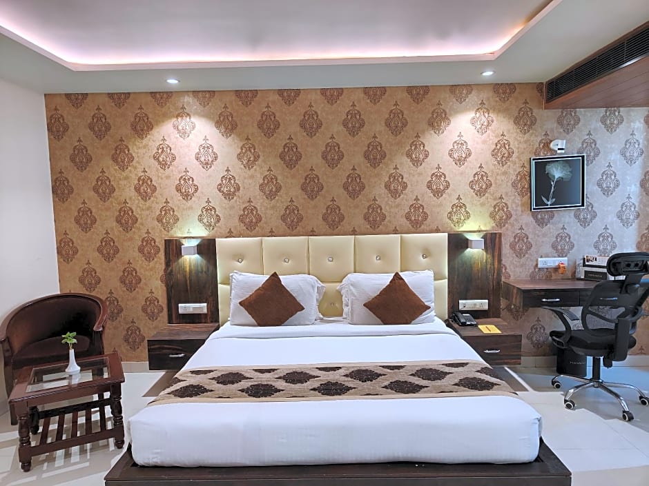 Pinnacle by Click Hotels, Lucknow