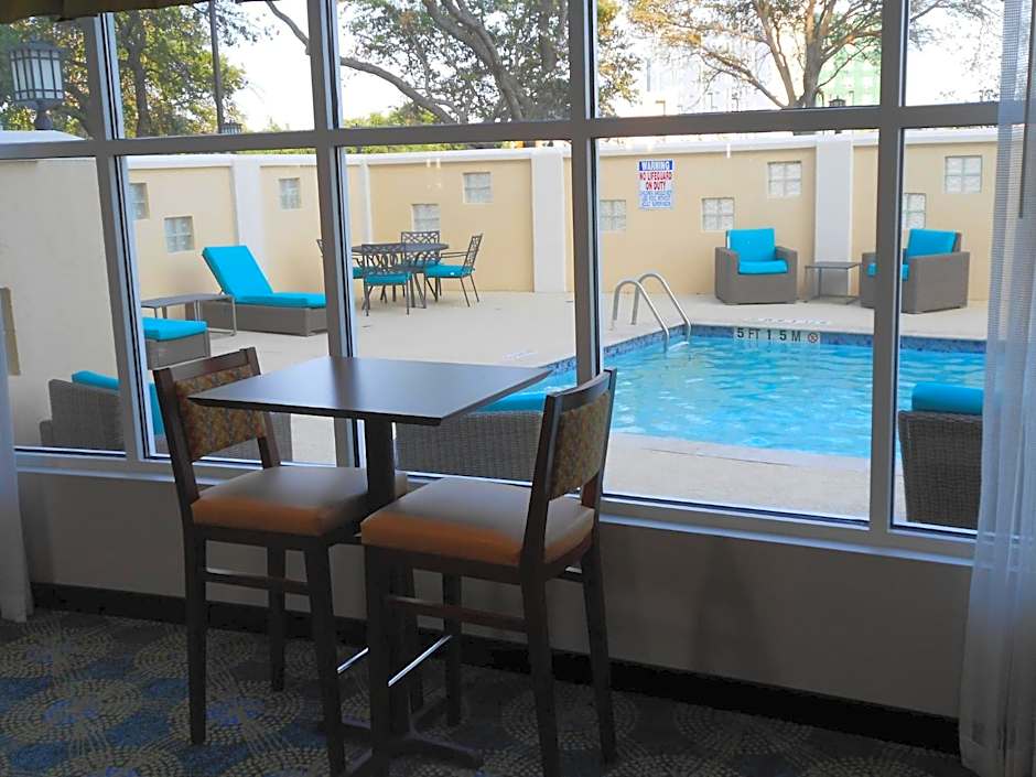 Holiday Inn Express & Suites Houston Northwest-Brookhollow By IHG