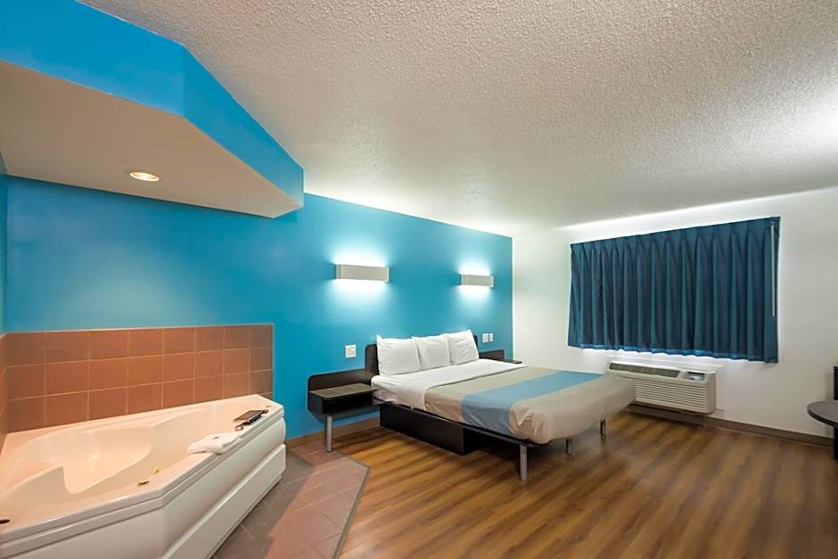 Motel 6-Rothschild, WI