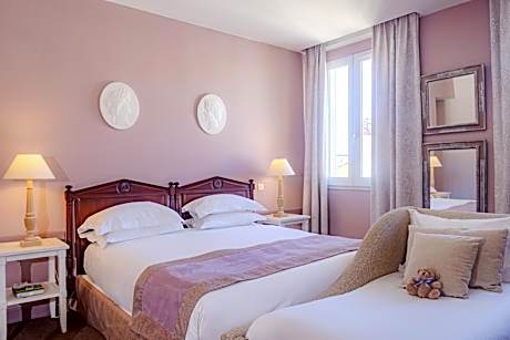 Deluxe Room (Free Wine Tasting)