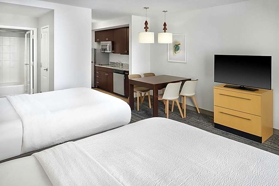 TownePlace Suites by Marriott Lawrence Downtown