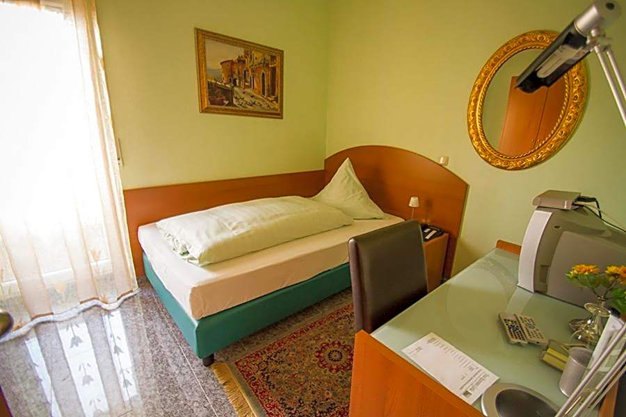 Hotel & Restaurant Garda