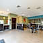 Moulton Inn & Suites By OYO