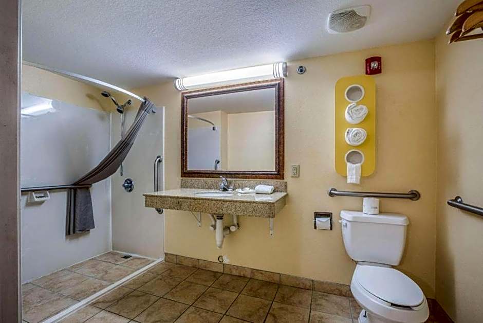 Rodeway Inn & Suites – Macon, GA