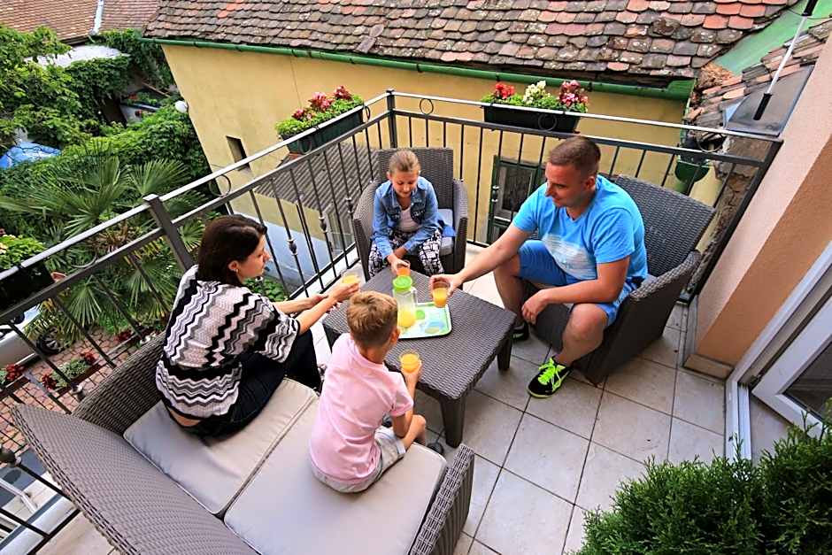 Napraforgó Wellness Ház és Panzió