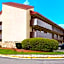 Super 8 by Wyndham Deerfield/Northbrook