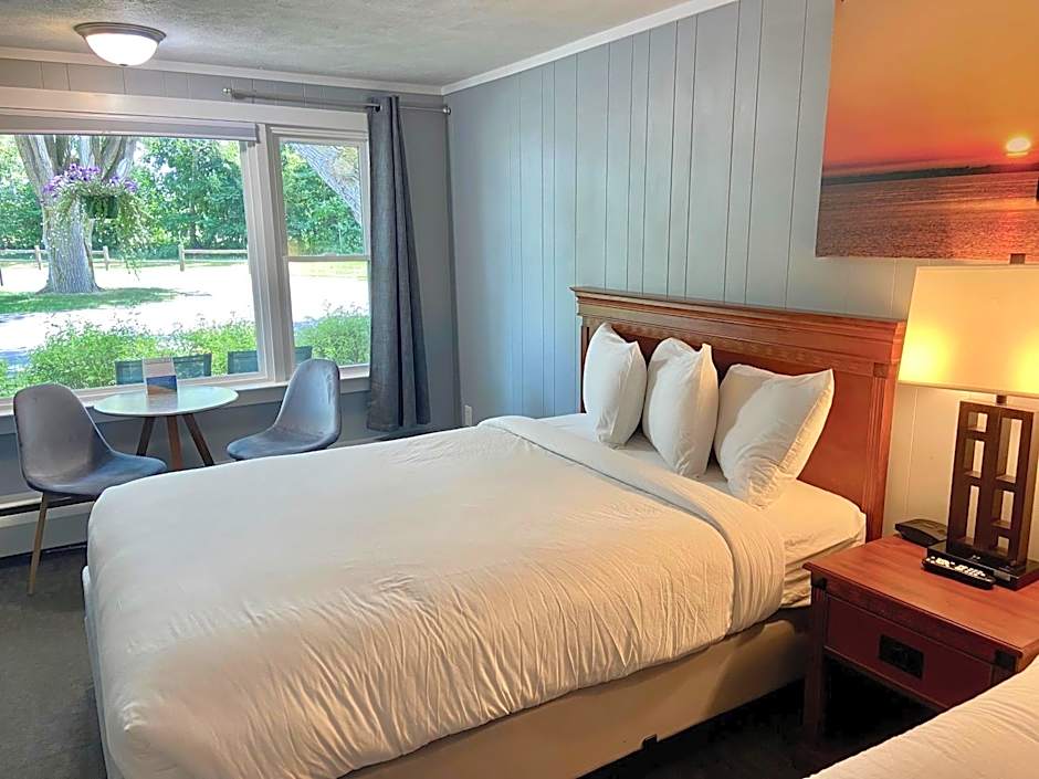 Elk Rapids Lakeshore Inn