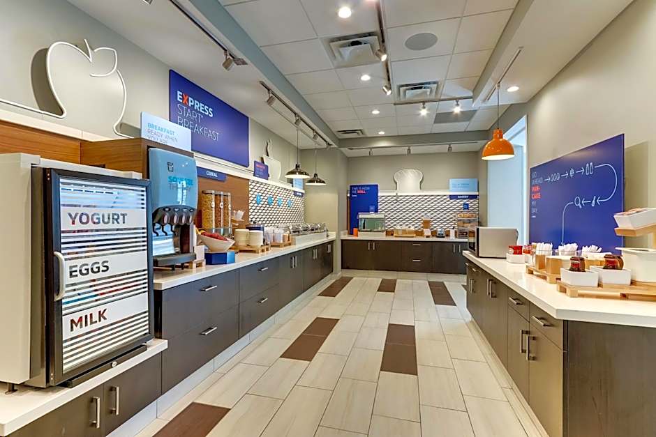 Holiday Inn Express Wilmington - Porters Neck By IHG