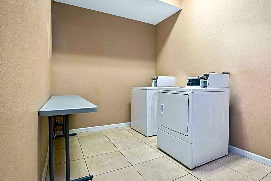 La Quinta Inn & Suites by Wyndham Pearland