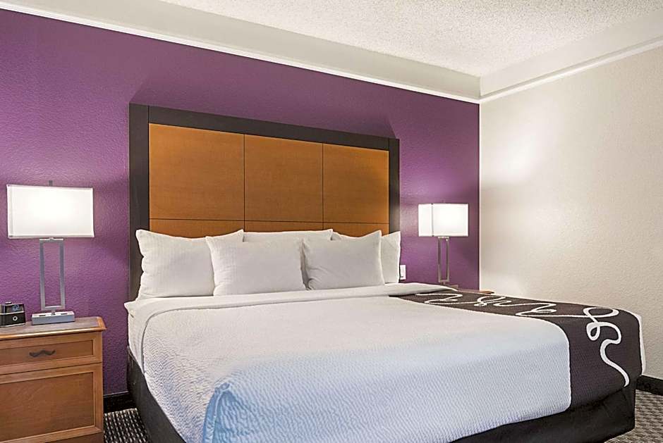 La Quinta Inn & Suites by Wyndham Ontario Airport