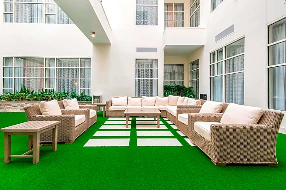 Embassy Suites By Hilton Louisville Downtown