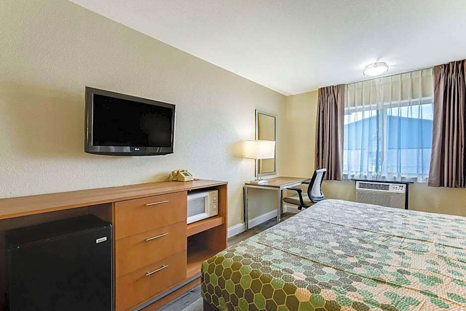 Econo Lodge Madison East