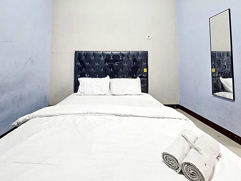 Homestay Sido Joyo near Sunrise Mall Mitra RedDoorz