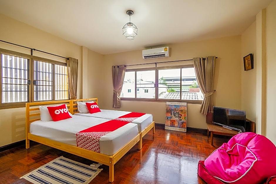 Chom’s House @sapanmai – Bangkok, NY