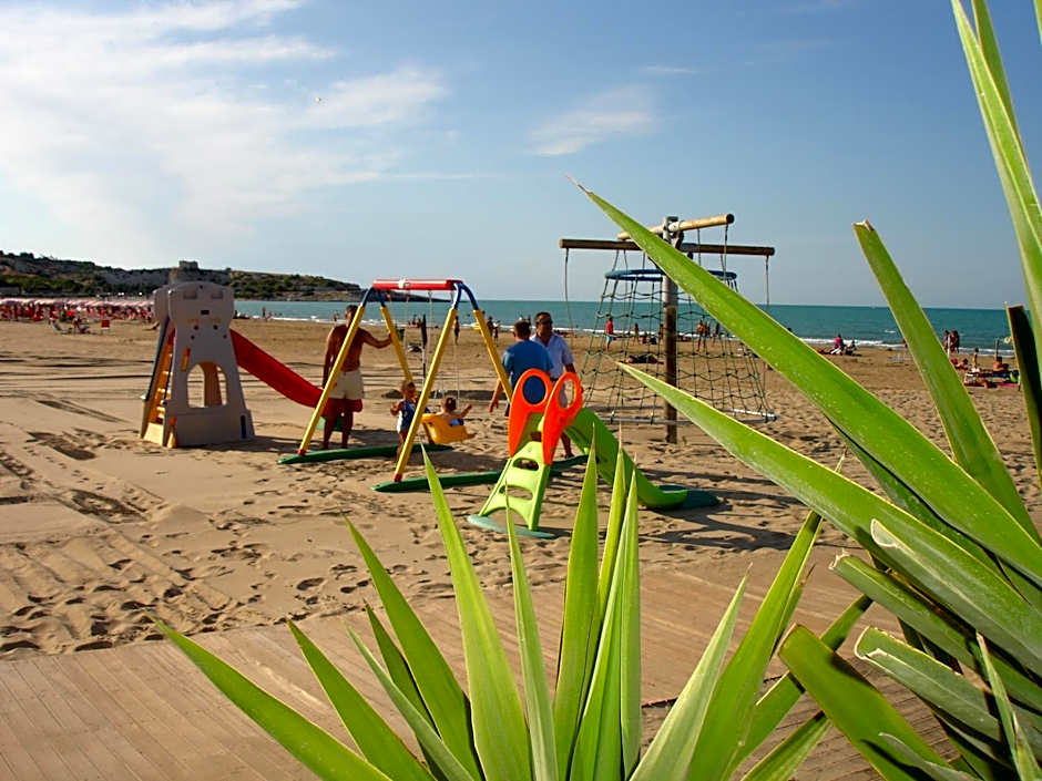 Baia Degli Aranci Suite & Apartments