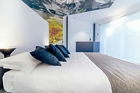 Suite with Hot Tub