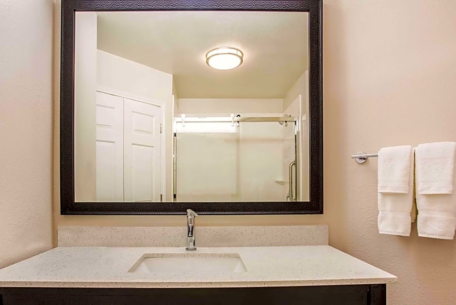 La Quinta Inn & Suites by Wyndham Las Vegas Summerlin Tech