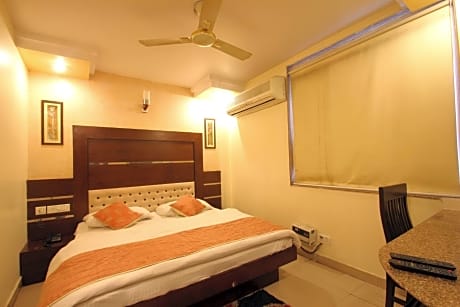 Deluxe Double Room (2 Adults + 1 Child)