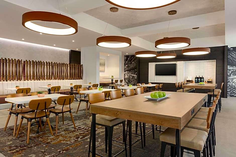 La Quinta Inn & Suites by Wyndham Santa Rosa Sonoma