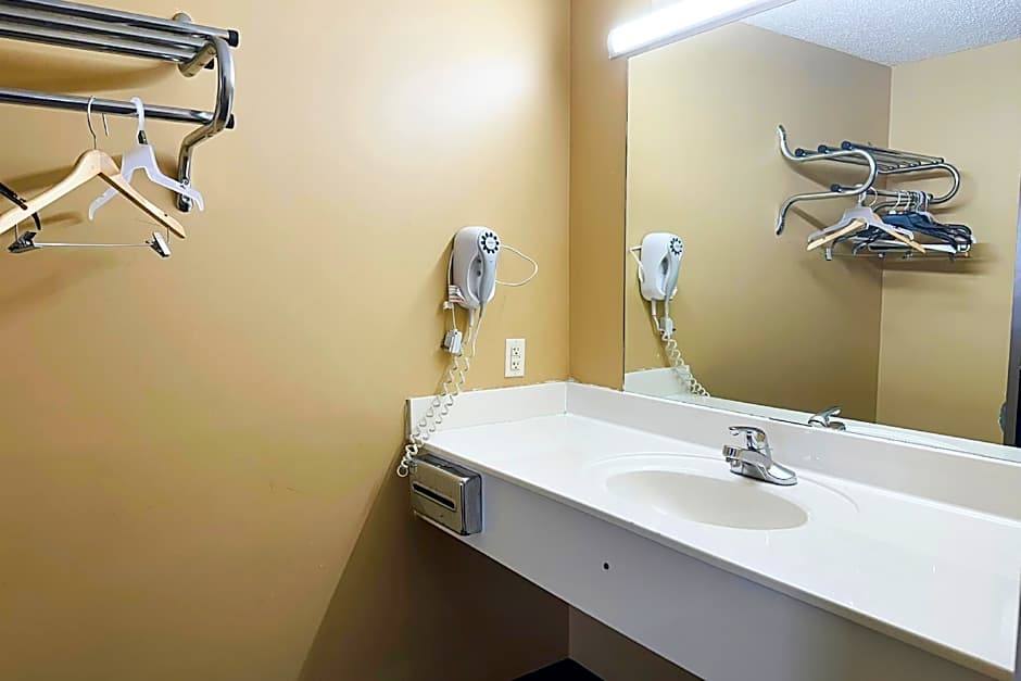 Garden Inn & Suites